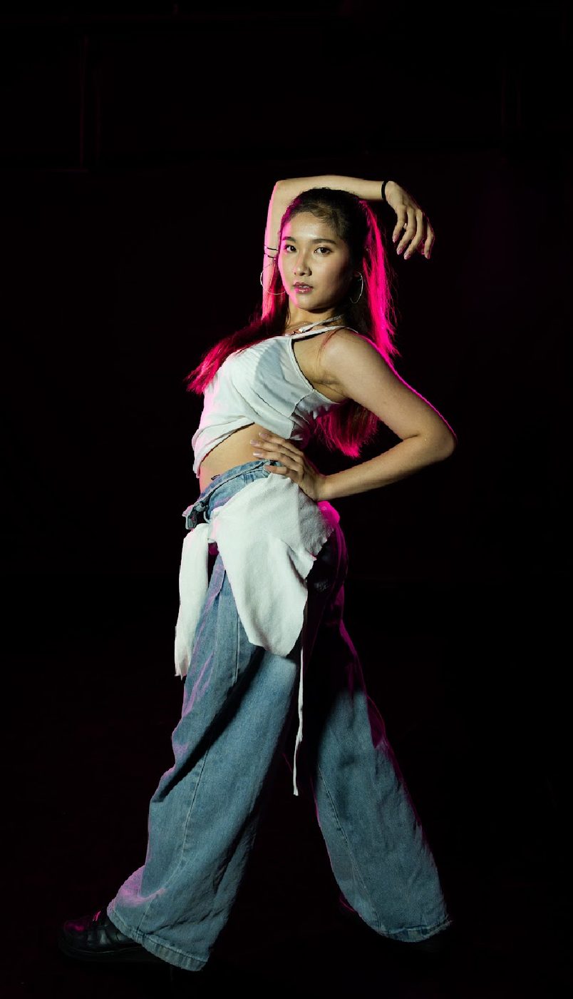 Shu Ting in a hip-hop pose under pink stage light